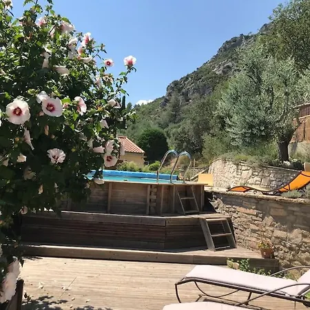 Sur La Colline Avec Acces Piscine 아파트