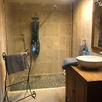 Sur La Colline Avec Acces Piscine
