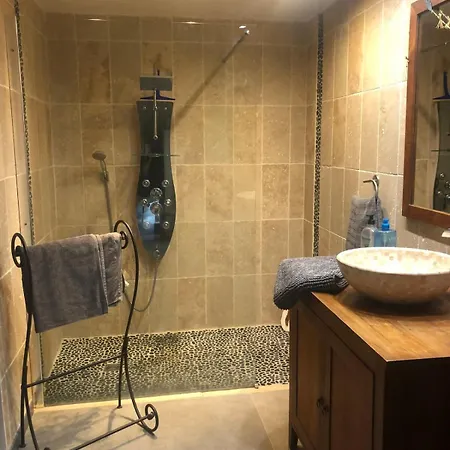 Sur La Colline Avec Accès Piscine