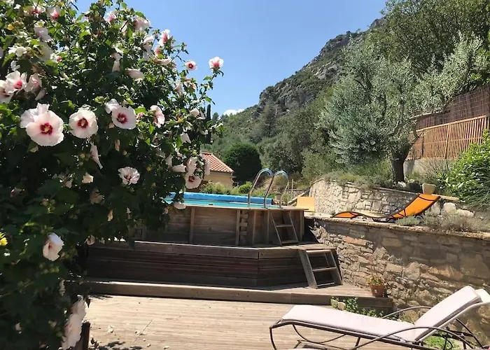 Sur La Colline Avec Acces Piscine Apartment