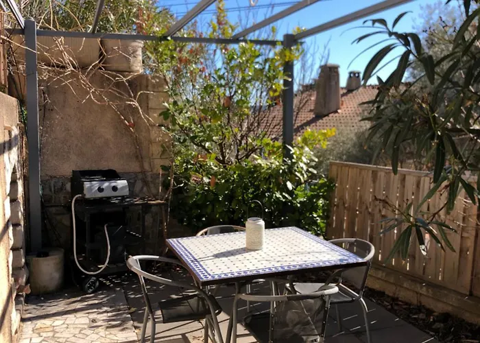 Apartment Sur La Colline Avec Acces Piscine